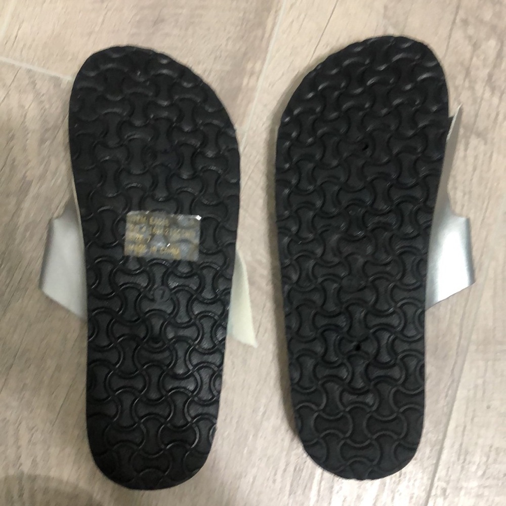 Sandals - Picture 2 of 3